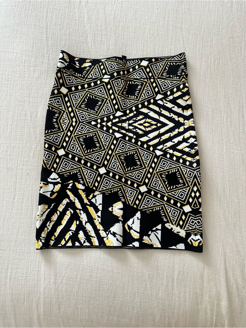 BCBGMAXAZRIA Geometric Tribal Knit Pencil Skirt Size Medium